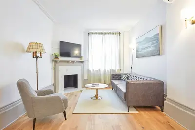 Image de The Liverpool – 3-Bedroom, 1. 5-Bath Apartment in Downtown Montreal with Parking