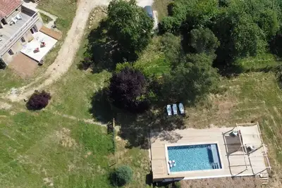 Image de Charmant gîte en pleine nature avec piscine