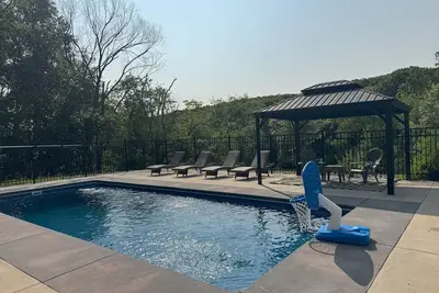 Image de Mountain Retreat with Pool, Spa and Pond nestled on 15 acres! Sleeps up to 14!