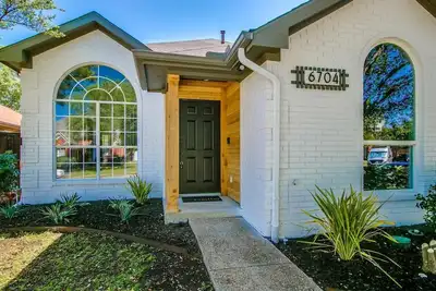 Image de Frisco Luxury Stay w/ Pool, Bbq & Resort Backyard