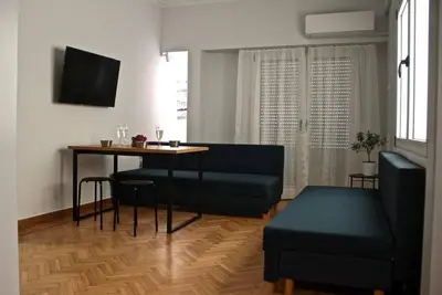 Image de Apollo & Nike 1952-2025\nStylish 2-Bedroom apartment next to Syndagma Square