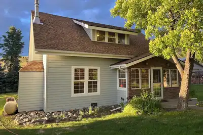 Image de Charming 3 Bedroom, 2 Bath Remodeled Farmhouse in Eureka, Mt