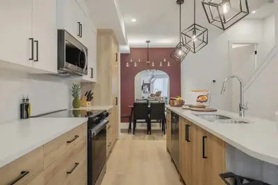 Image de Modern Hillhurst Home, Rooftop Patio & 2 King Beds