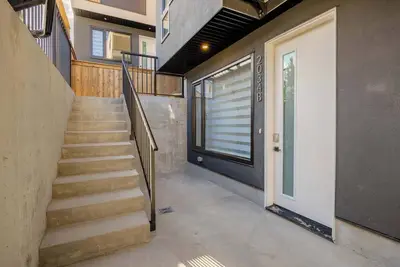 Image de Natural Light, Big Windows, Studio w/ Ac