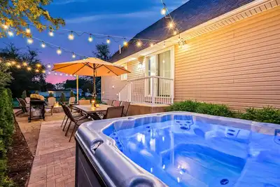 Image de Cedar Point/Kalahari/Sports Force/Hot tub/Firepit/Ev/Pets/Beach/Fireplace/Park