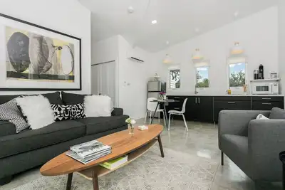 Image de Art Ranch: Goldsworthy | Hill Country Getaway, Gas Grill, Art Classes Onsite