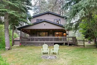 Image de Riverfront Camp Sherman Getaway