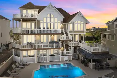 Image de Oceanfront Oasis 2025 Upgrades, Pool, Hot Tub, Tiki Bar, Dog-Friendly & Stunning Views!