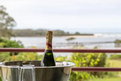 Image de Sapphire Magic - Stunning waterfront retreat in the picturesque town of Urunga.