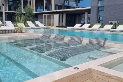 Image de Kunigiskes Apt- Sleeps 4 - Pool & Hot Tub