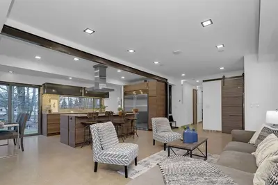 Image de Minutes from Osprey golf! Full modern home in Alton with pool table and sauna.