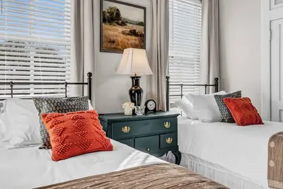 Image de Walk to Iconic Forsyth Pk\\Off St Pkg\\KingB\\1Gb Wifi\\Full Kitchen\\Smart Tv, Ntflx