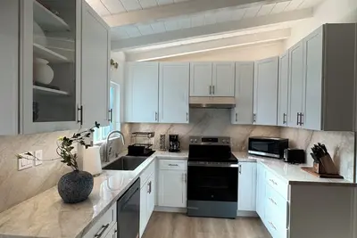 Image de Newly remodeled 3-bedroom house- guest favorite