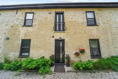 Image de Historical Dreamy Loft Retreat in the Heart of Elora- Minutes from Downtown