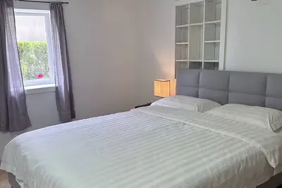 Image de Cozy walk in basement suite