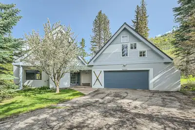 Image de 🏔️ Mountain Retreat in East Vail – Views from Every Window! Heart of East Vail