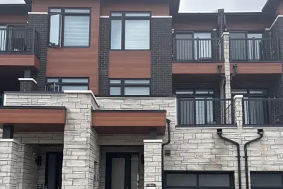 Image de Spacious Townhouse in Brampton 2 minutes from restaurants and amenities