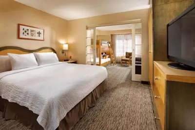 Image de Pleasant Stay, Convenient Location! Walk to Disney, Outdoor Pool, Free Parking!
