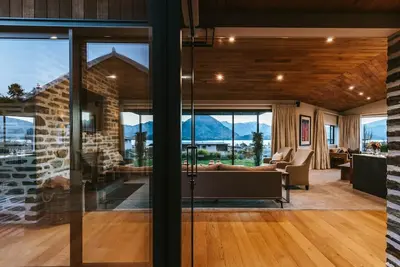 Image de Te Moana - Lake Views - Sleeps 7