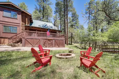 Image de Covered Deck, Private Acreage: Log Cabin in Pine