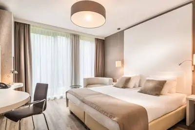 Image de Breathtaking Stay w/Spa & Scenic Surroundings | Local Dining & Nature Spots