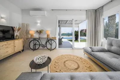 Image de Villa Yiayia: détente en bord de mer (piscine chauffée)