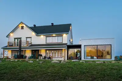 Image de Le Baluchon Eco-Retreat | 6 Queens + 1 King | Saint-Paulin Getaway