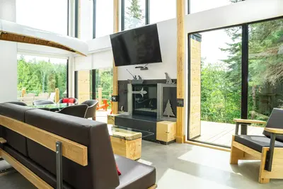 Image de Relaxing Escape w/ Fireplace, Bbq & Serene Du Loup River Backdrop