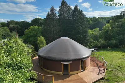 Image de Nouveau, magnifique yourte contemporaine en pleine nature, entre terre et mer.