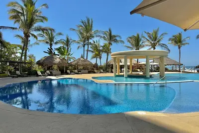 Image de Beautiful space by the beach and pool By Gps