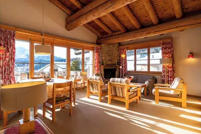 Image de 4. 5 room family apartment in Flims with sunny terrace and garden access.