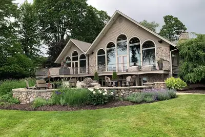 Image de Kohl Manor Luxury Lake 8-br exclusive retreat Pool, Cinema, Arcade on LacLaBelle