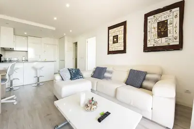 Image de Escapade parfaite à Madrid : appartement d'une chambre avec piscine et balcon, idéal pour vos vacances