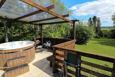 Image de Caravan Bryngwyn, family friendly, with hot tub in Boncath