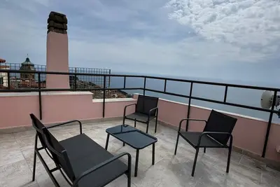 Image de Bibi's house located in the Ligurian village of Costarainera with a sea view