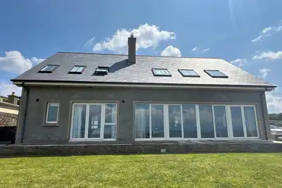 Image de Seaview Cottage - Bright & Beautiful - Ocean Views - Walk to Beach