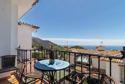 Image de Discover this charming 3-bedroom apartment in the heart of Mijas Pueblo