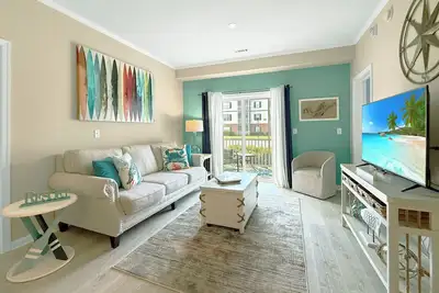 Image de ** 3 Night Rentals Available ** Beautifully decorated First Floor condo in Five Points!