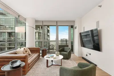 Image de Brand-New West Loop 3br + City Views for Families