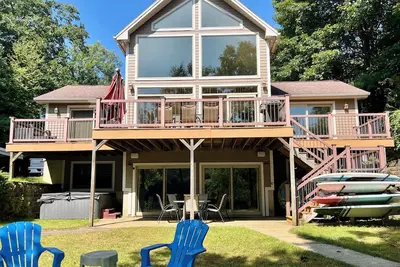 Image de Lakeside Getaway! Gorgeous views! Sleeps 8+