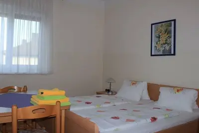 Image de Four-bed room with shower, Wc - Filbert guest room