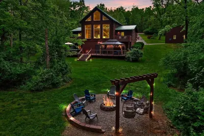 Image de Pool • Golf Sim • Huge Game Room • Hot Tub • Cabin in Hocking Hills