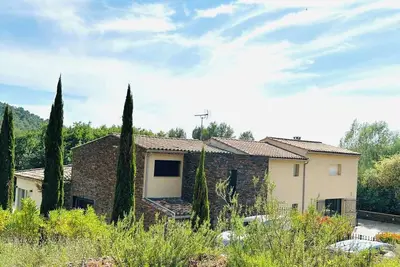 Image de Villa provençale avec piscine et jardin au pied de la Sainte-Victoire, proche Aix