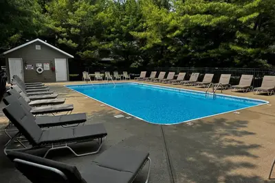 Image de Lilypad \"Dock on Goshorn Lake, Pool, town! \"