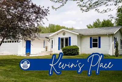 Image de Kevins Place near PawPaw Lake!