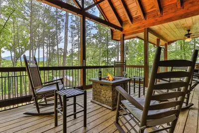 Image de Lee's Lookout - Stunning Montain Views, Hot Tub 2br 2ba