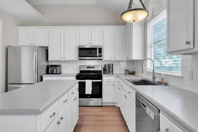 Image de New! Modern 4br Gem Chic Comfort in Austin