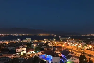 A beautifully decorated  2bed/2bath w amazing views, balcony, pool, Gym.