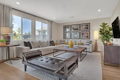 Image de Spacious & modern 5-bedroom home in peaceful Lathrop