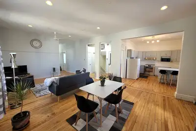 Image de Stylish and gorgeous, and centrally located apartment